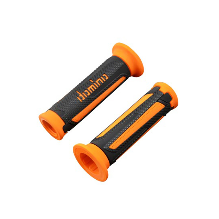 REVETEMENT/POIGNEE DOMINO A350 TURISMO NOIR/ORANGE (PR) DEBOUCHE POUR EMBOUT GUIDON