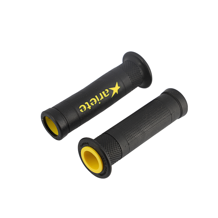 REVETEMENT/POIGNEE ARIETE ARIRAM NOIR/JAUNE (PR)  - 120MM - DEBOUCHE POUR EMBOUT DE GUIDON